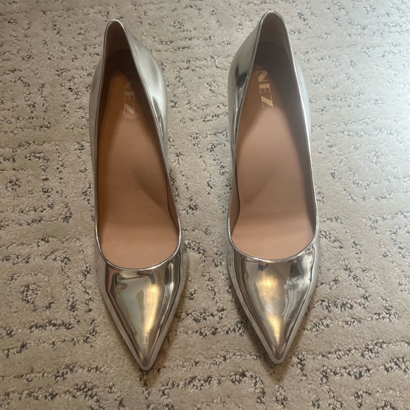 Inez Alta Silver Metallic Heels - Picture 2 of 7